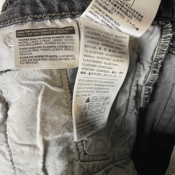 Levis 501 Original Shorts Womens 28 Black Denim Cuffed Cut Off 56327-0040 - Picture 5 of 6